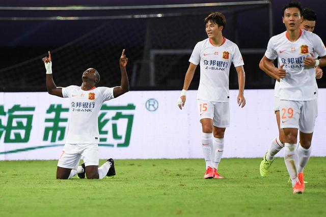 卢克肖又受伤了！距离上次复出踢了3场比赛98分钟